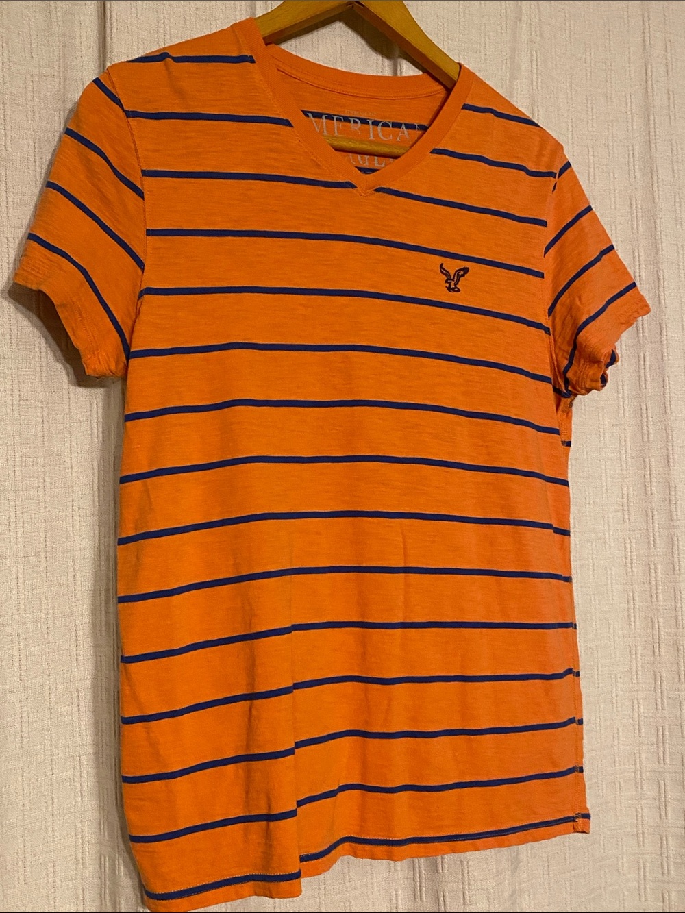 American Eagle Outfitters Orange V-Neck Tee with Navy Stripes Men’s Size Medium
